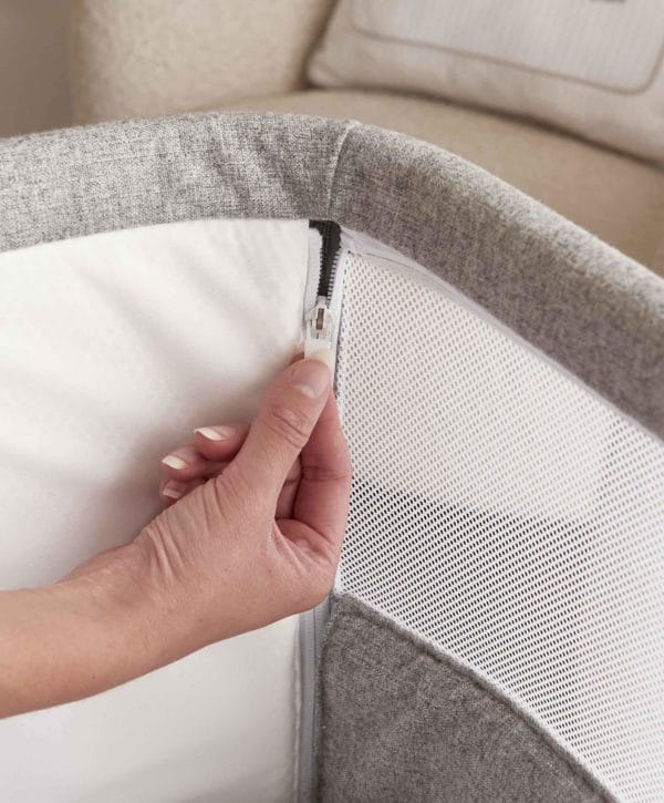 Mamas papas bedside sleeping lua bedside crib grey 31126478160037 1024x1024@2x