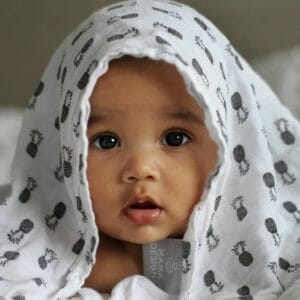 Original pineapple muslin swaddles and squares set