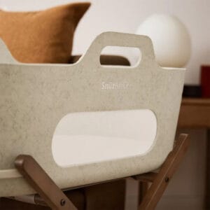 Snuzbaskit barley with walnut stand (1)