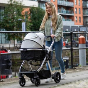 Mimi Travel System Coco I Size Car Seat With Isofix Base – Silver