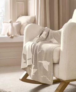 7883oe500wttwducklingprintedblanket 0001 7883oe500 Duckling Blanket Lifestyle Hero 8343342f 1afd 47a4 A134 97e32db3fb3d 1024x1024@2x