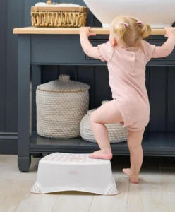 Mamas Papas Step Up Stools Anti Slip Step Up Stool Blossom Pink 62463008866641 1024x1024@2x (1)