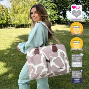 My babiie deluxe changing bag giraffe (4)