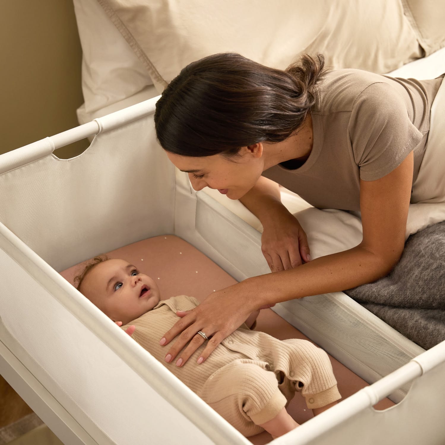 Snuzpod5 bedside crib cashmere (3)
