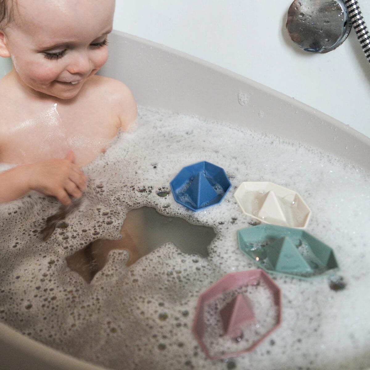 Shnuggle baby boat toys