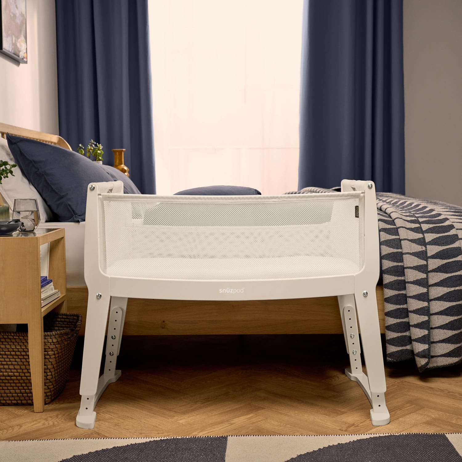 Snuzpod studio bedside crib vienna cashmere (1)