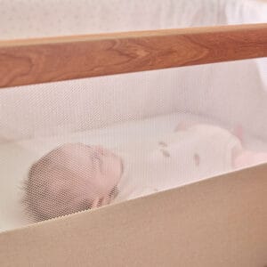 Tutti bambini cozee bedside crib scandinavian walnut ecru (8)