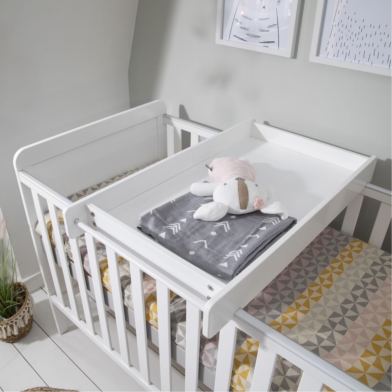 Tutti bambini rio cot bed with cot top changer & mattress white (3)